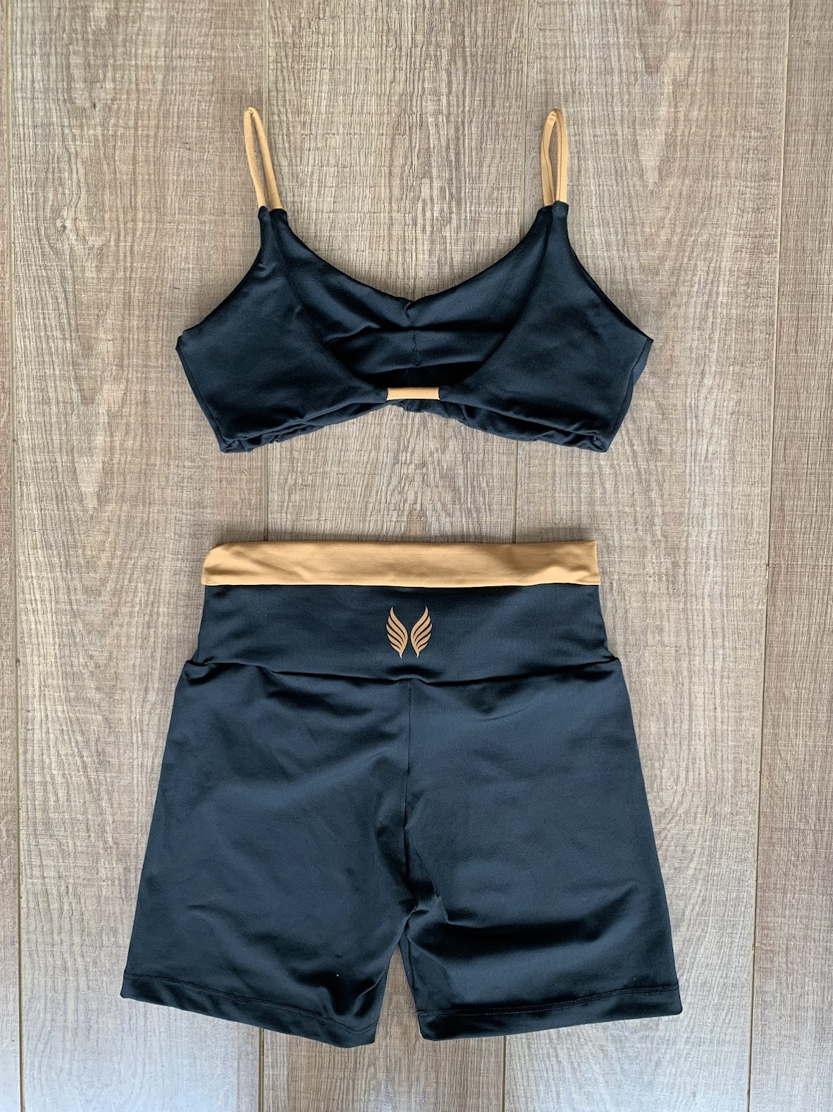 VINGE CONJUNTO SHORT + TOP - PRETO COM MARROM