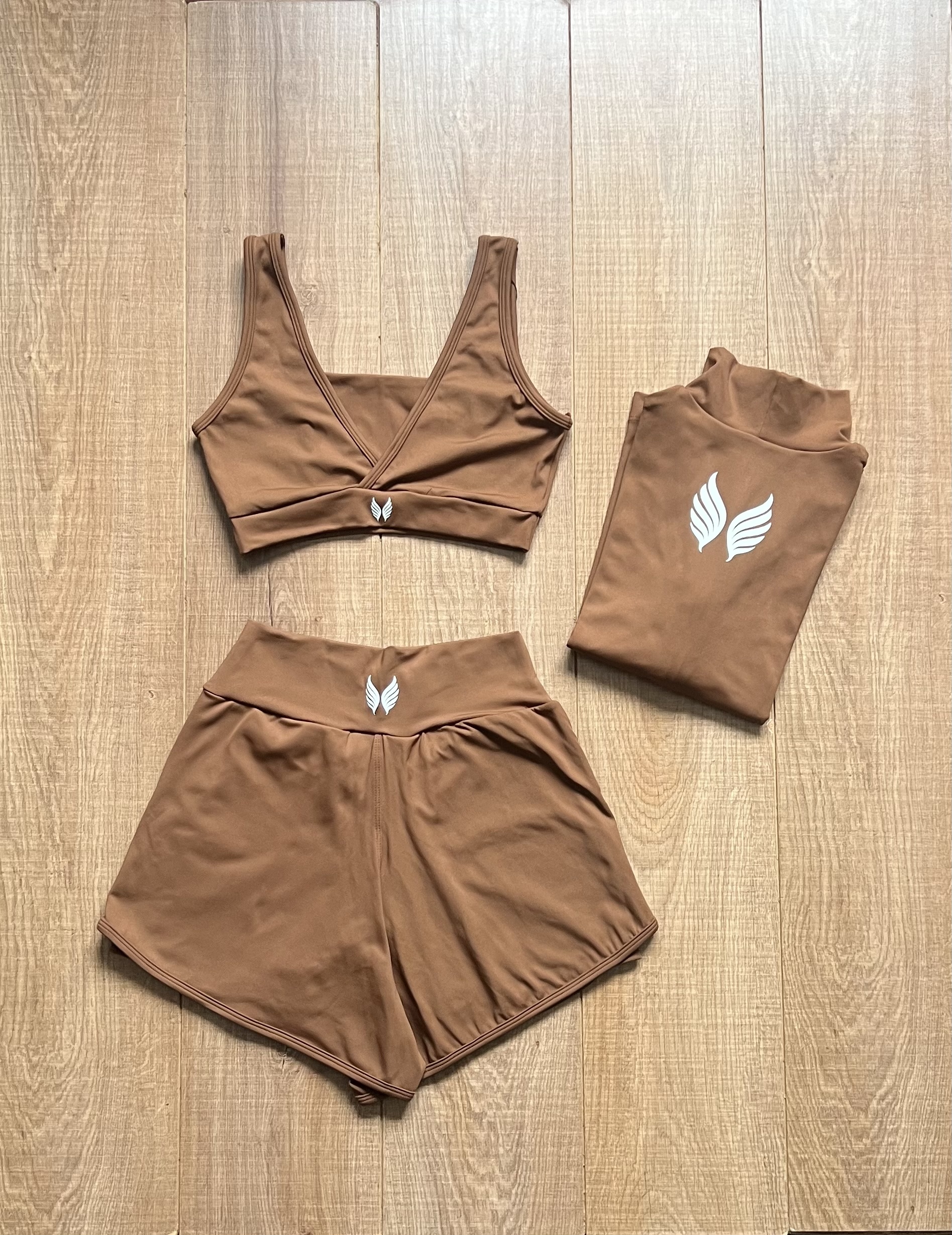 VINGE GO GIRLS CONJUNTO SHORT + TOP - MARROM CLARO
