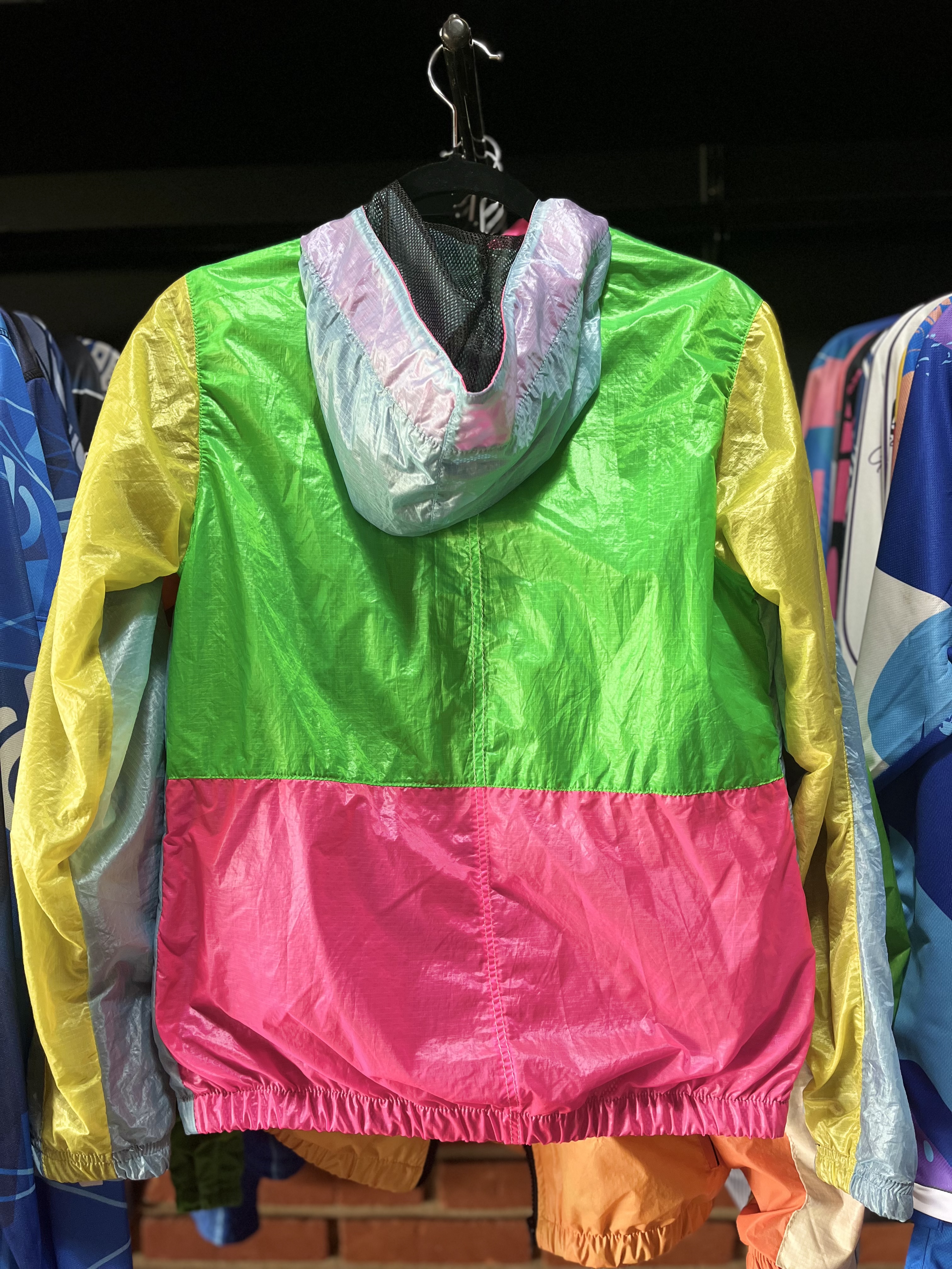 JAQUETA DE VELAME DESCOLA AZUL E AMARELO  - TAMANHO PP