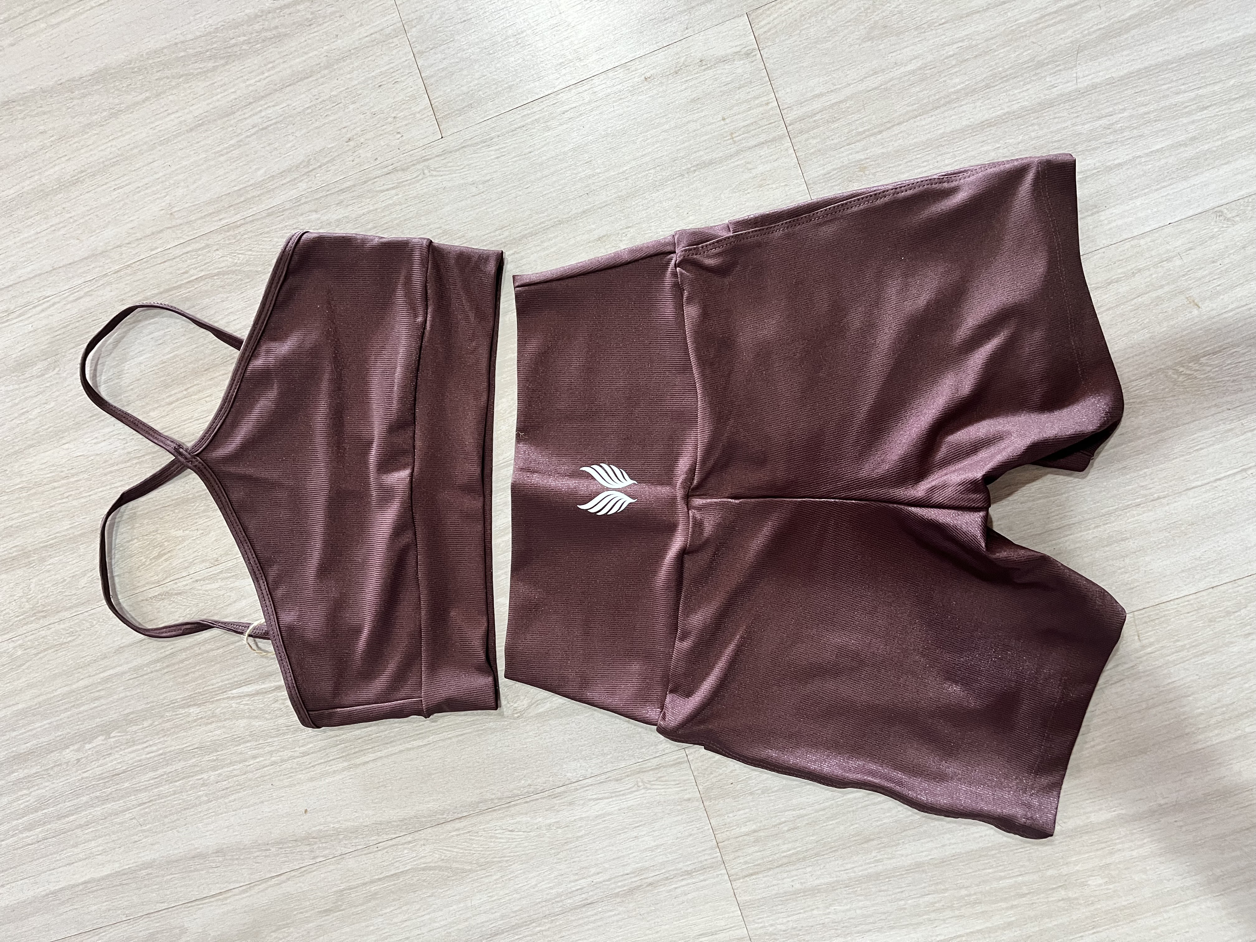 VINGE GO GIRLS CONJUNTO SHORT + TOP MARROM