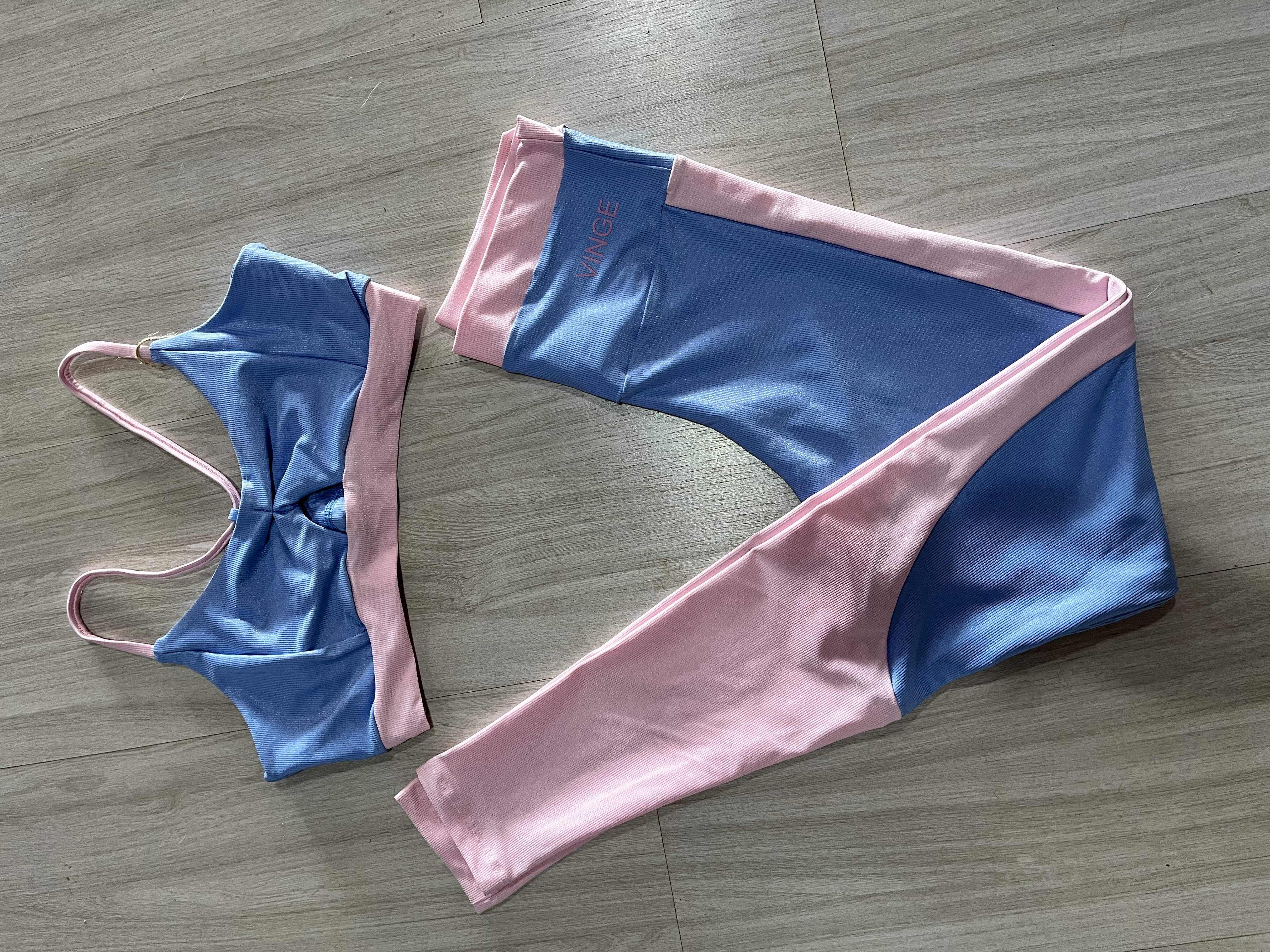 VINGE CONJUNTO LEGGING + TOP AZUL E ROSA