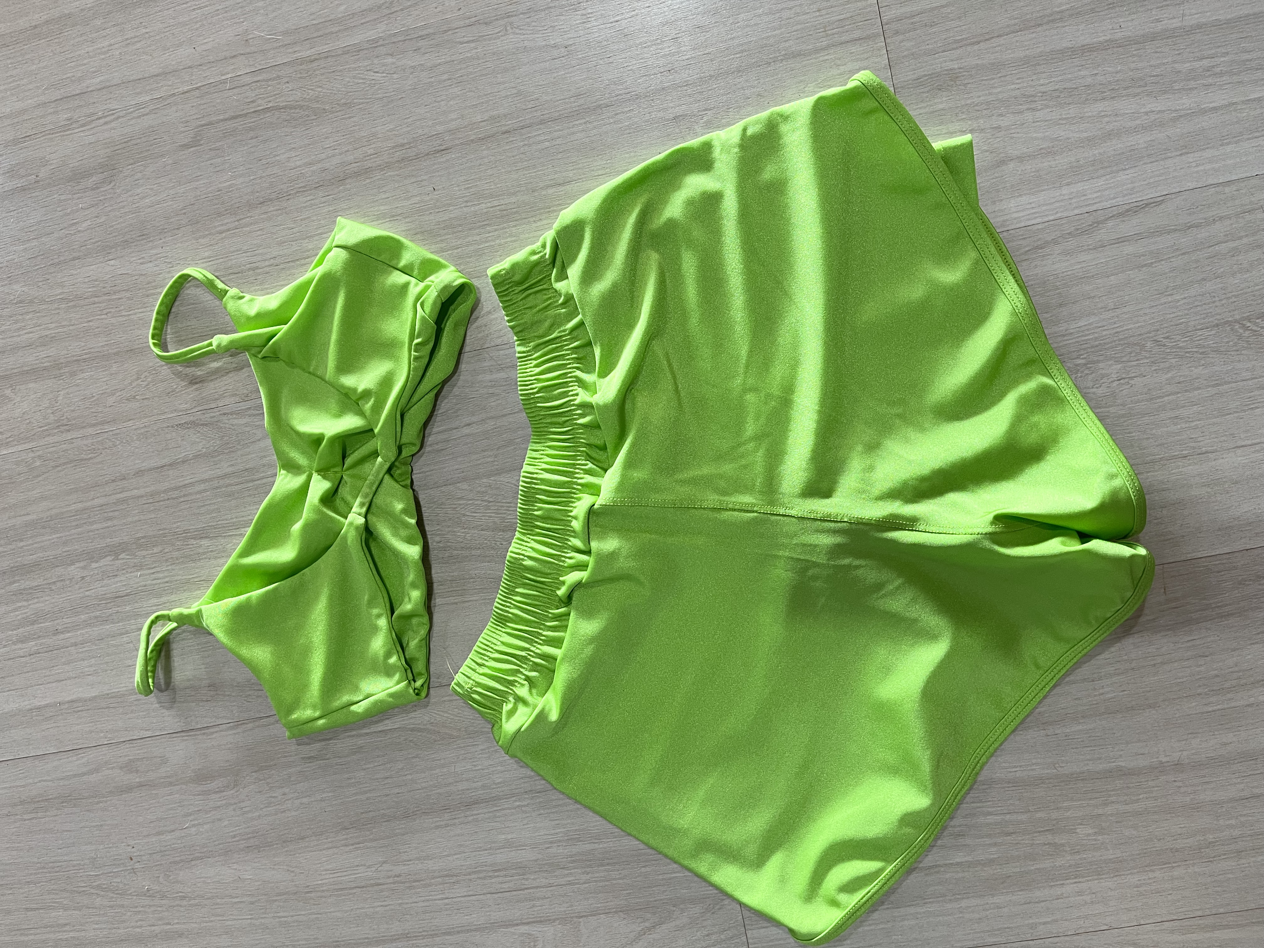 VINGE CONJUNTO SHORT + TOP VERDE