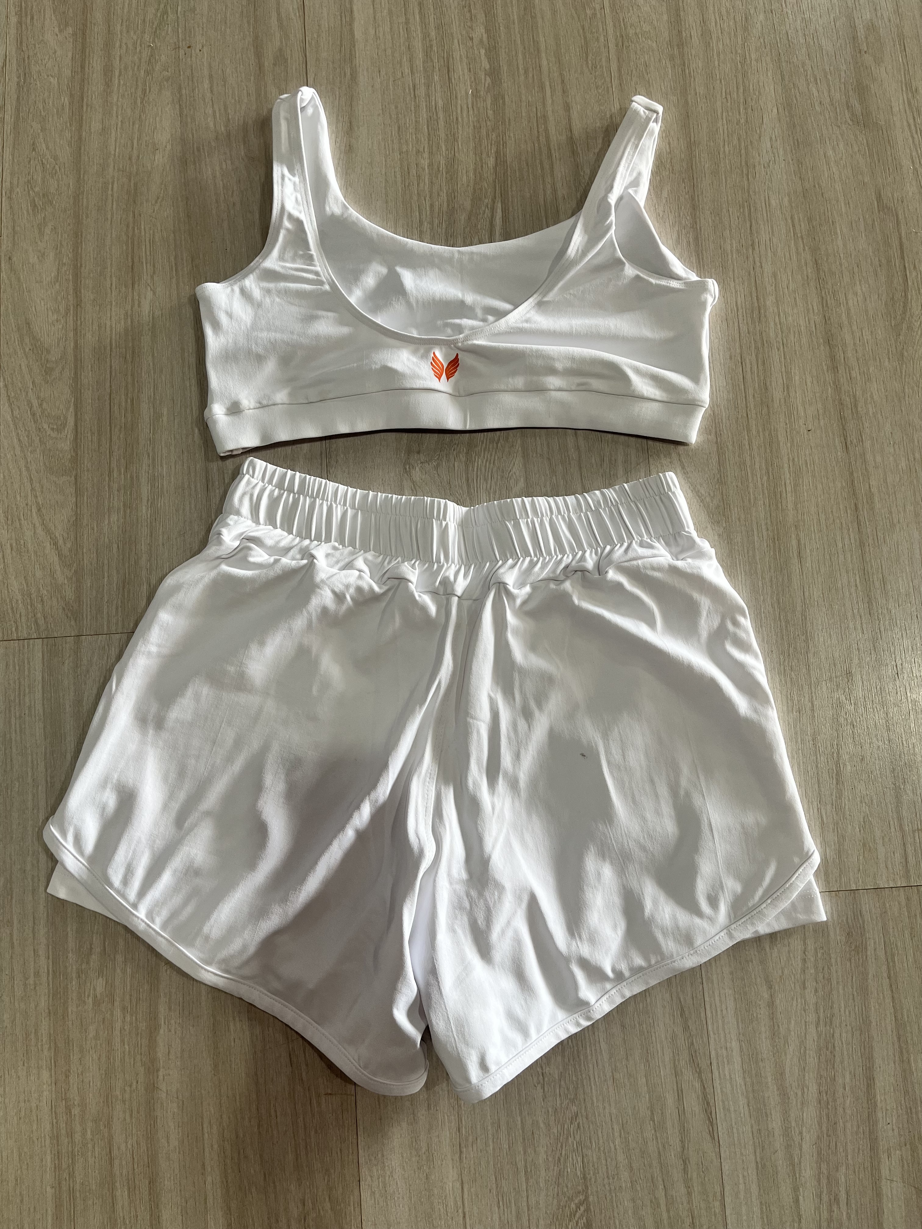 VINGE CONJUNTO SHORT + TOP BRANCO E LARANJA