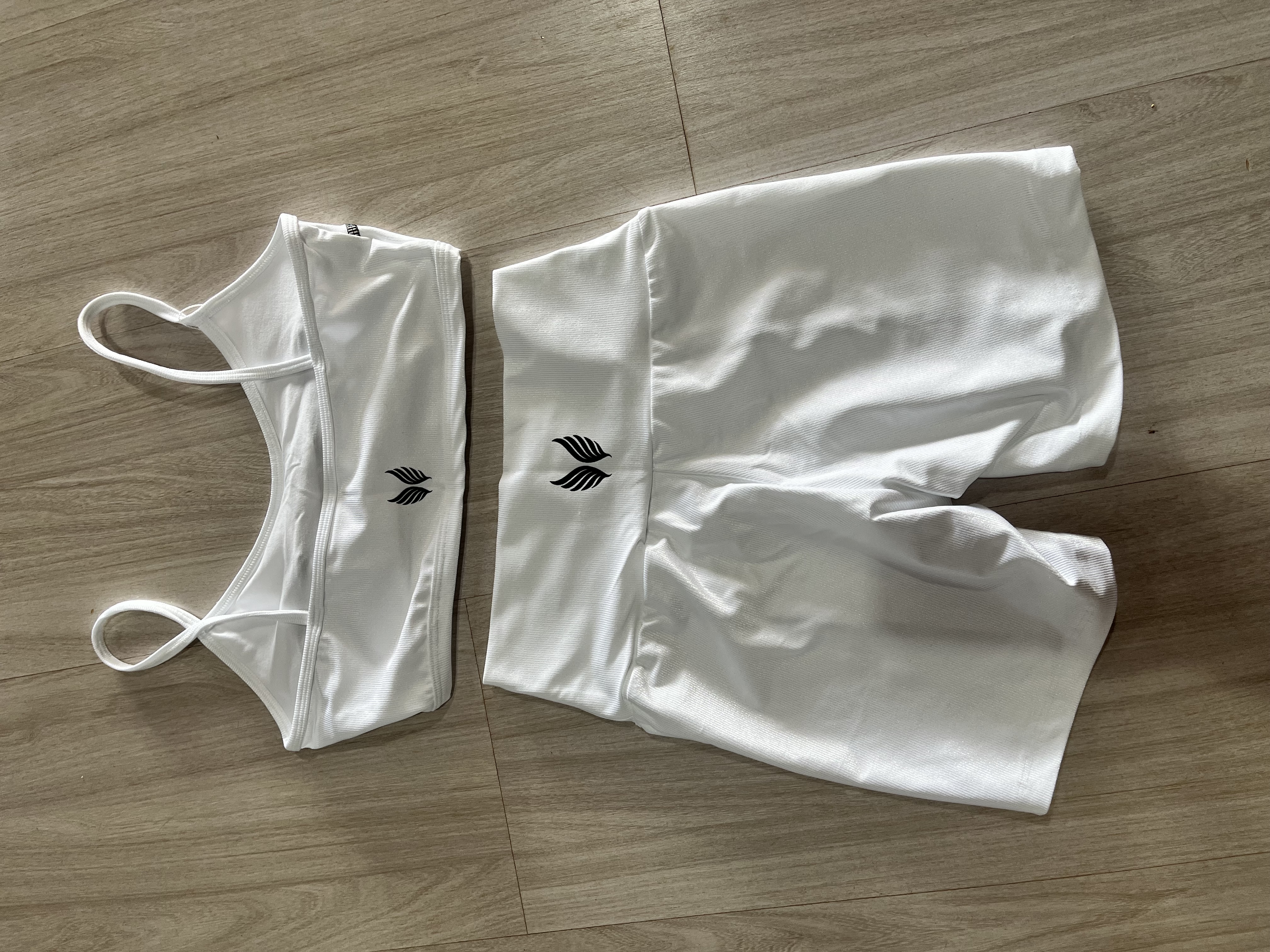 VINGE CONJUNTO SHORT + TOP BRANCO E PRETO