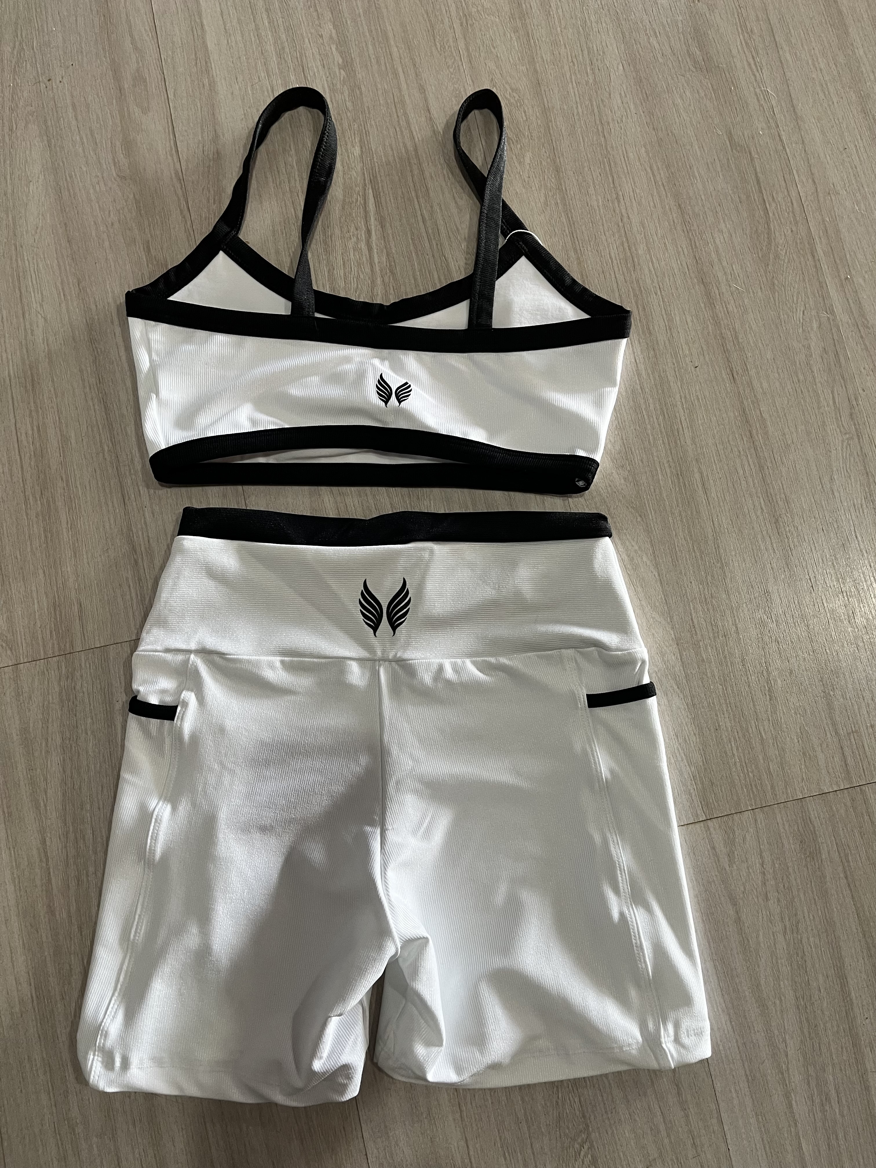 VINGE CONJUNTO SHORT + TOP BRANCO E PRETO 2