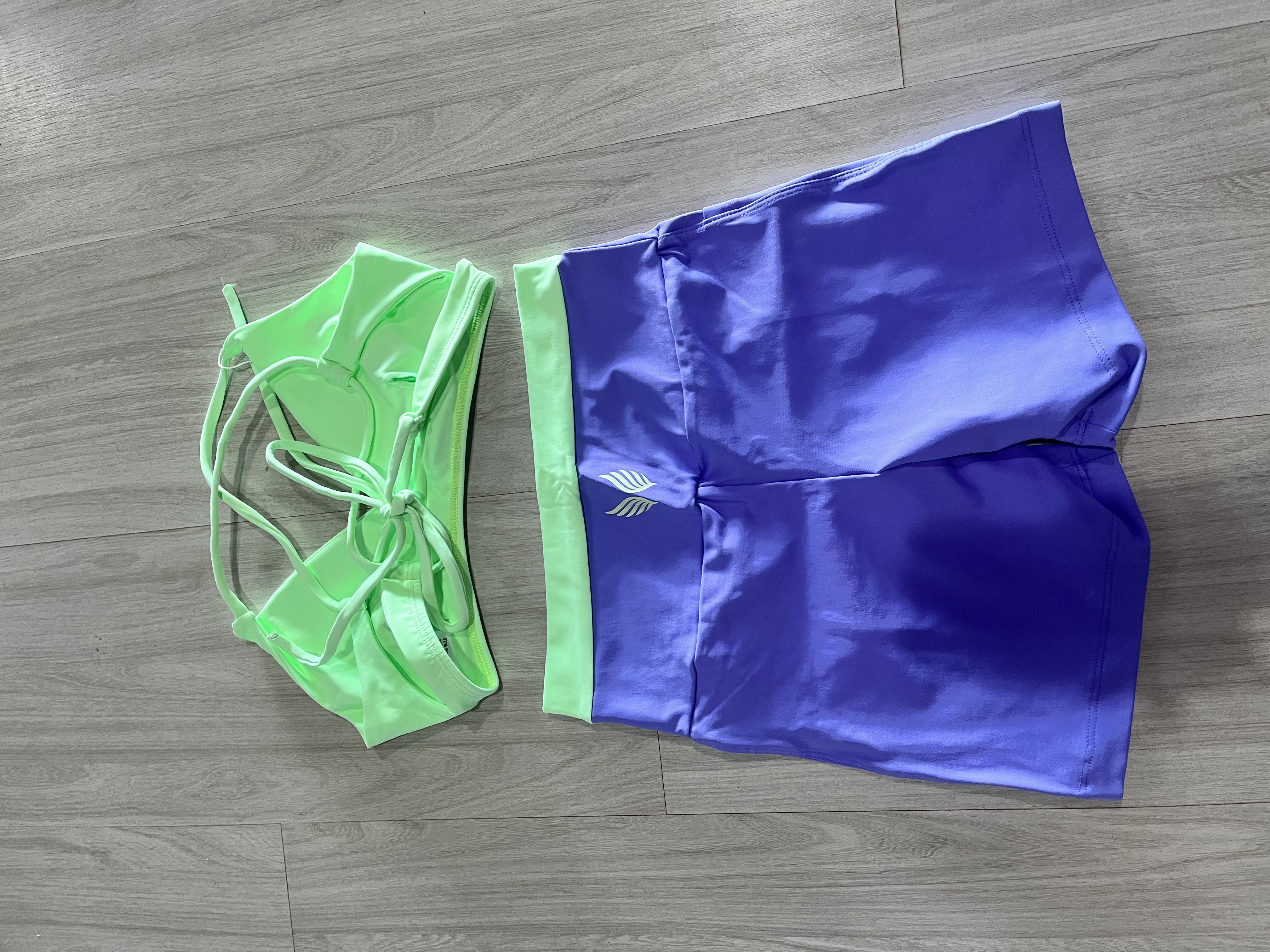 VINGE CONJUNTO SHORT + TOP ROXO E VERDE