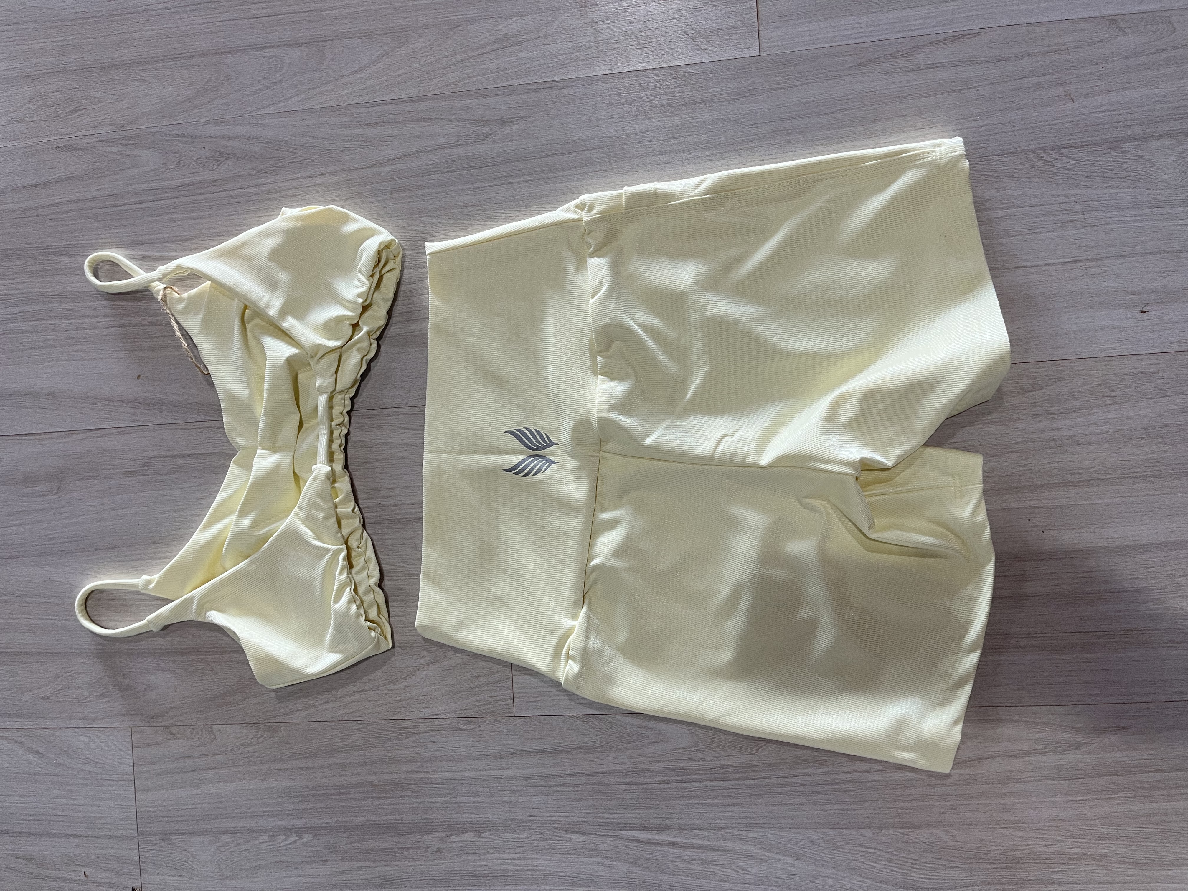 VINGE CONJUNTO SHORT + TOP AMARELO CLARO