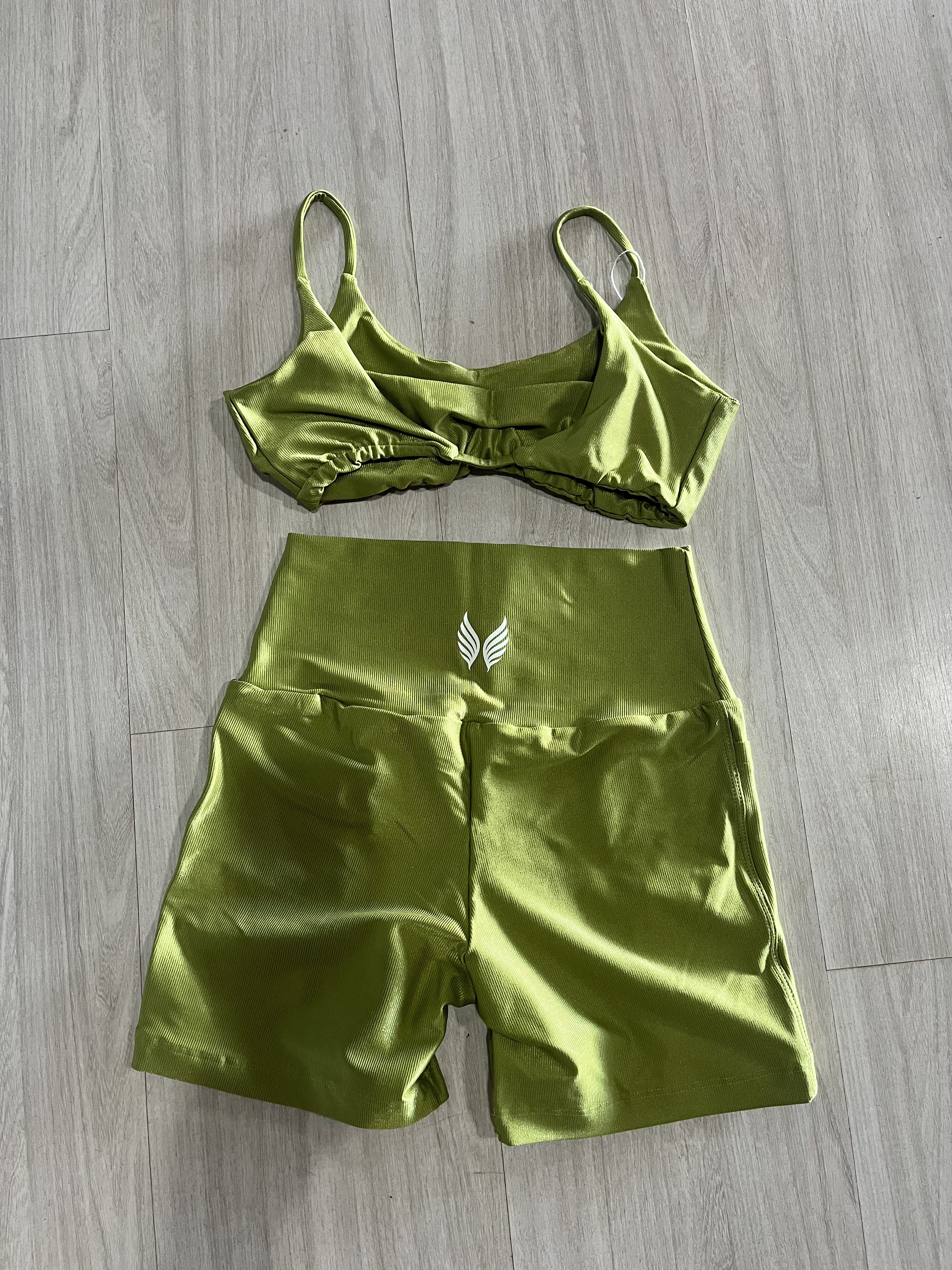 VINGE CONJUNTO SHORT + TOP VERDE MUSGO