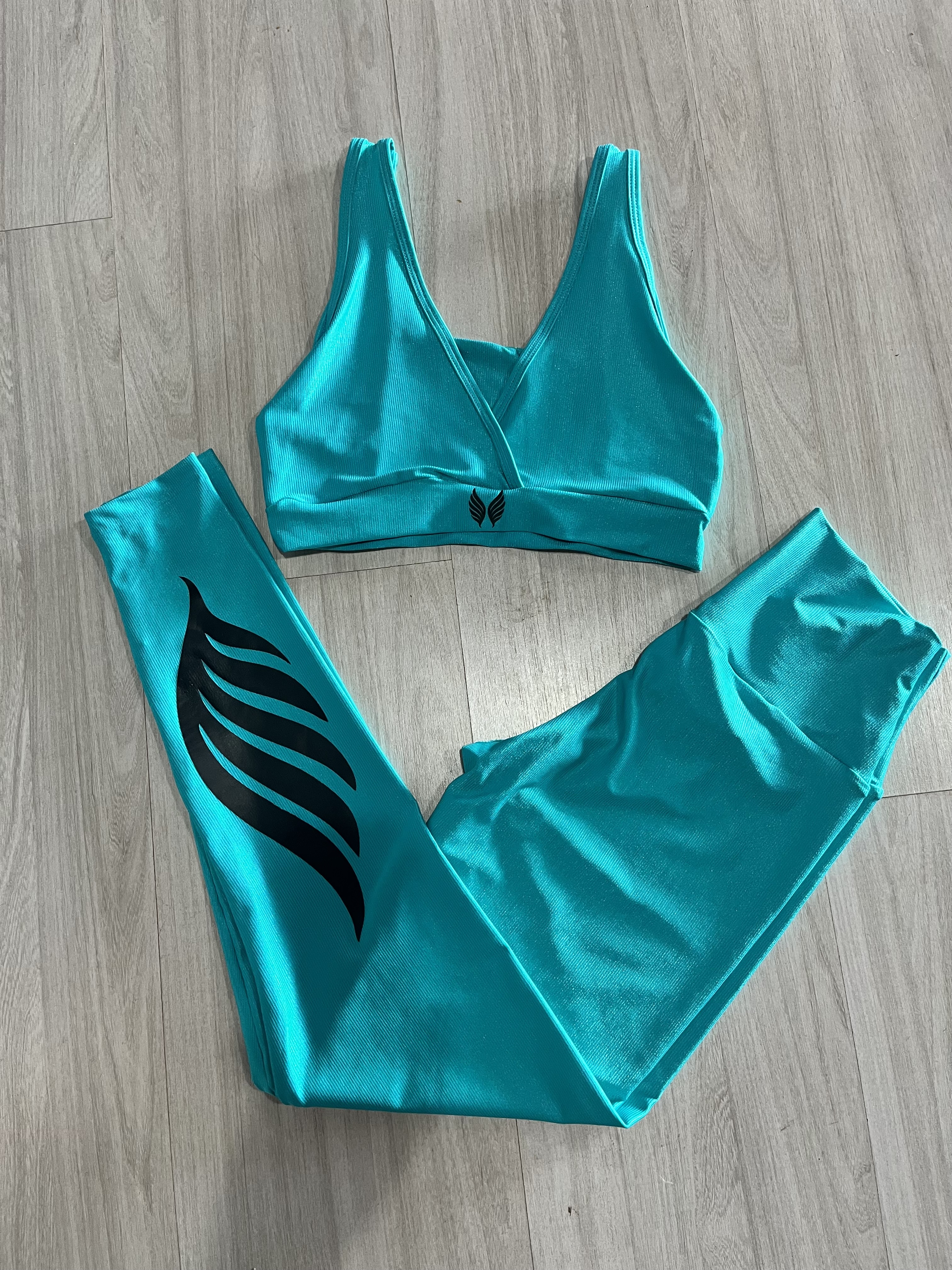 VINGE CONJUNTO LEGGING + TOP VERDE AGUA